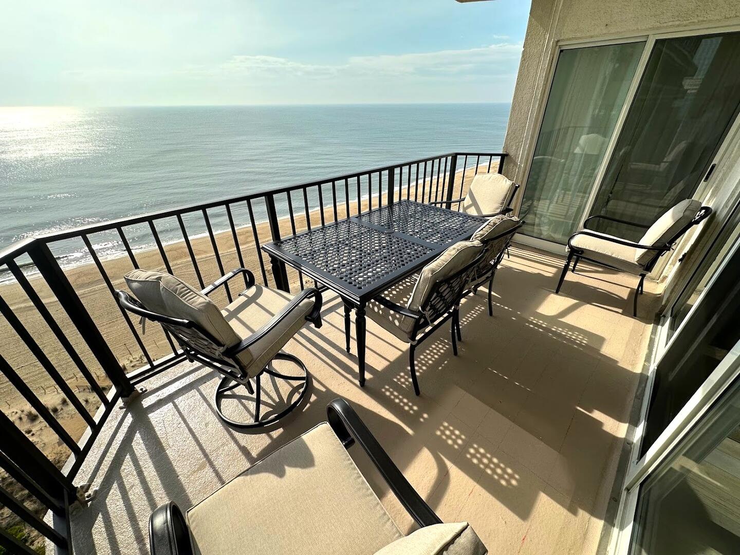 Long & Foster Vacation Rentals-Plaza 1713-image-1