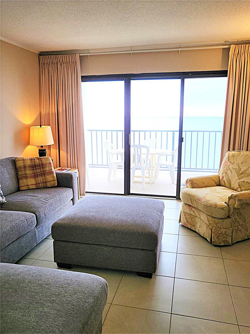 Long & Foster Vacation Rentals-Plaza 0904-image-1