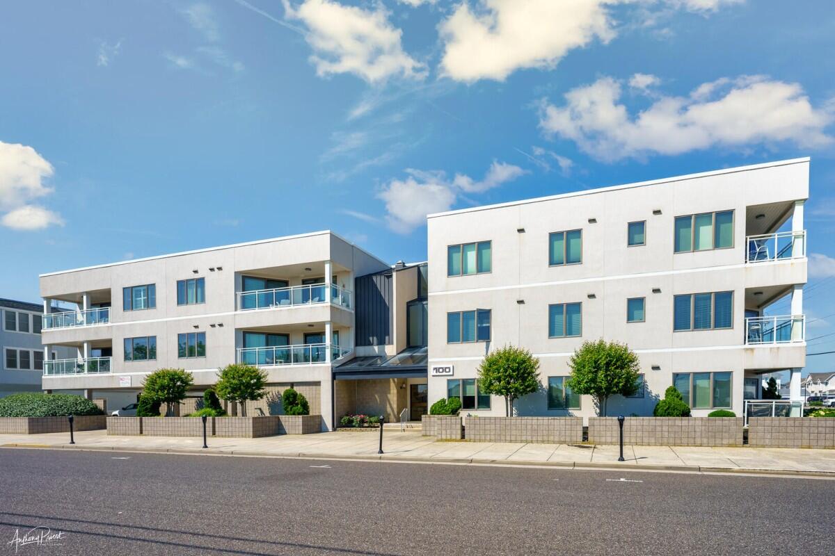 Long & Foster Vacation Rentals-100 96th Street, Unit 205-image-1