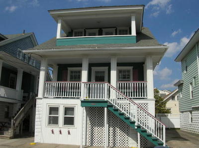 863 Delancey Pl. 1st Floor