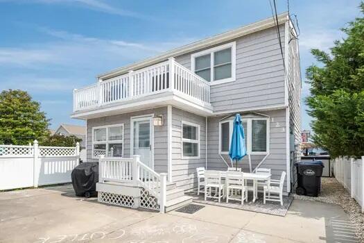 Long & Foster Vacation Rentals-123 28th Street-image-1