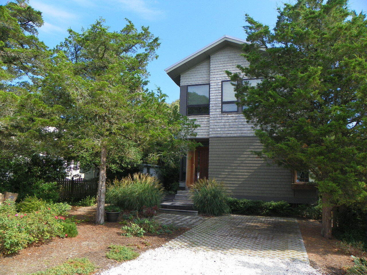 Long & Foster Vacation Rentals-417 Cambridge Ave-image-1