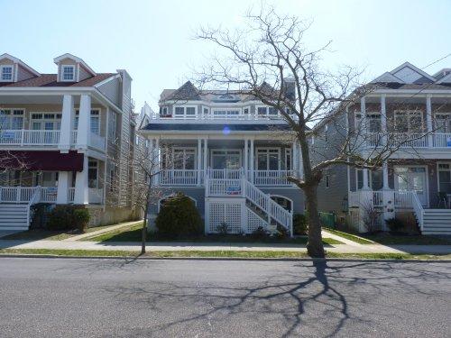 Long & Foster Vacation Rentals-1129 Wesley Ave 2nd Floor-image-1