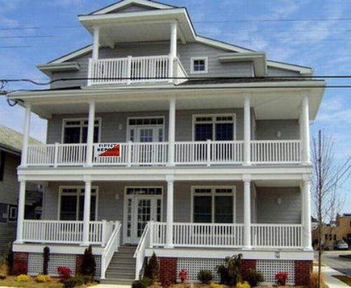 Long & Foster Vacation Rentals-707 Pennlyn Place 2nd & 3rd Floor-image-1