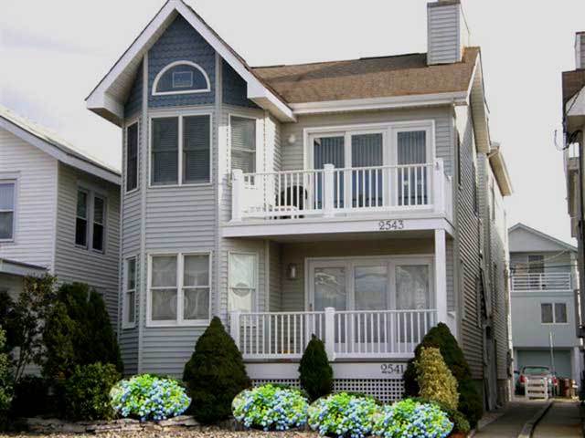 Long & Foster Vacation Rentals-2543 Central Ave 2nd Floor-image-1