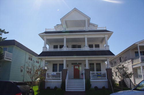 Long & Foster Vacation Rentals-922 St Charles Place 2nd Floor-image-1