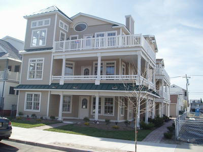 Long & Foster Vacation Rentals-916 Ocean Ave 3rd floor-image-1