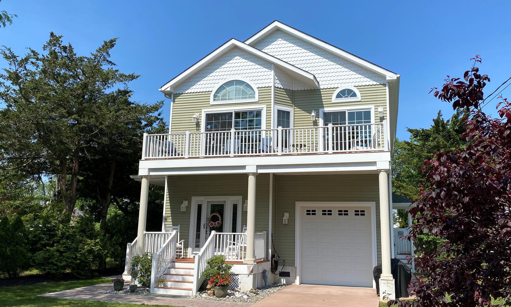 Long & Foster Vacation Rentals-634 West Drive-image-1