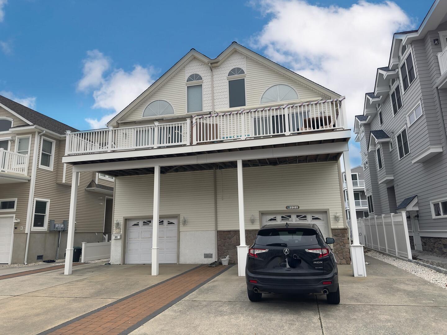 Long & Foster Vacation Rentals-121 58th Street East-image-1