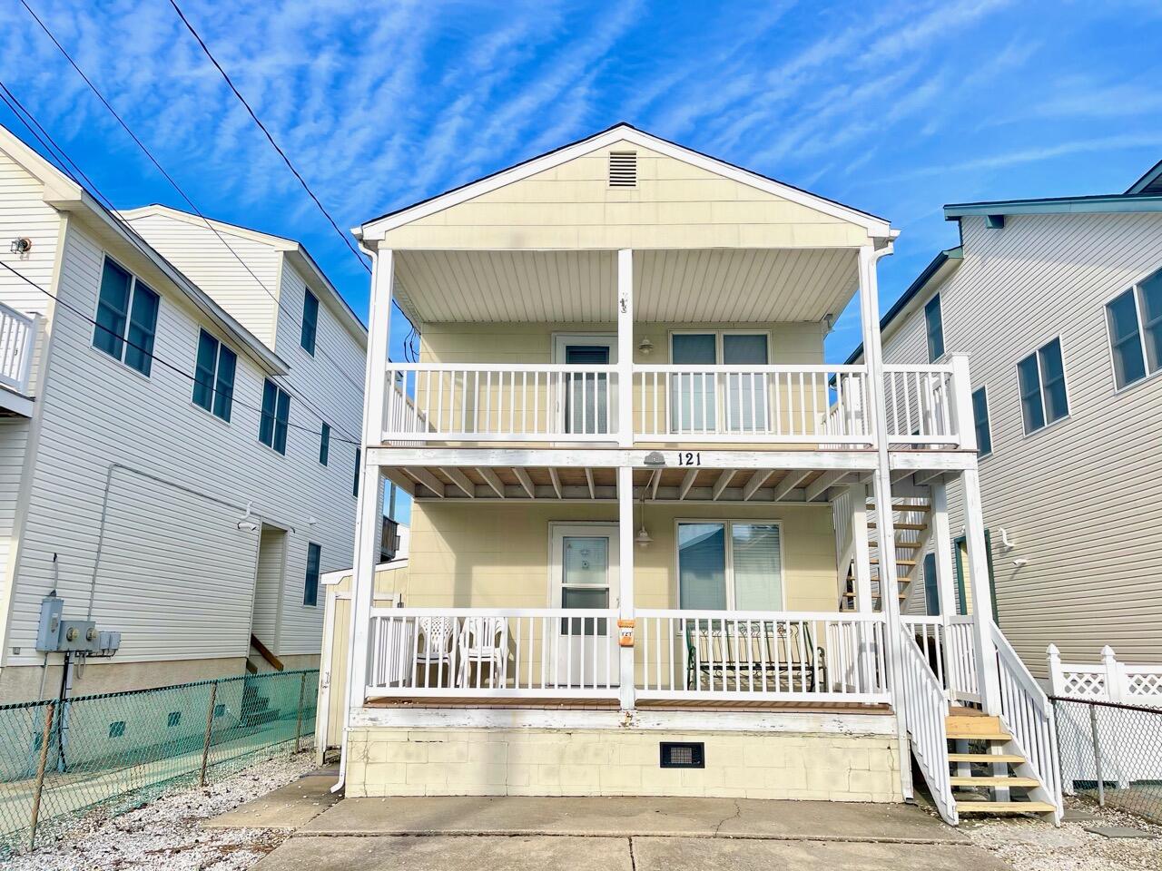 Long & Foster Vacation Rentals-121 39th Street 2nd floor-image-1