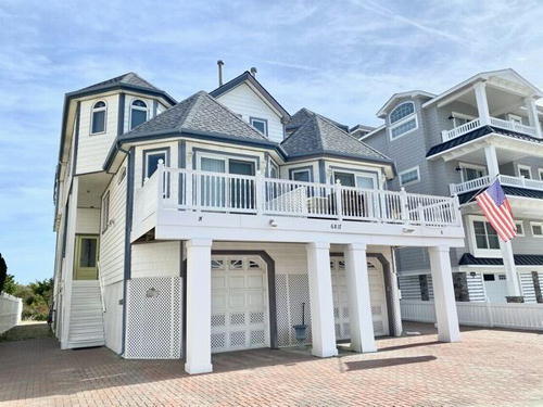 Long & Foster Vacation Rentals-6817 Pleasure Avenue North-image-1