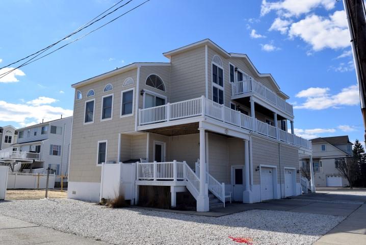 Long & Foster Vacation Rentals-7101 Central Avenue East-image-1