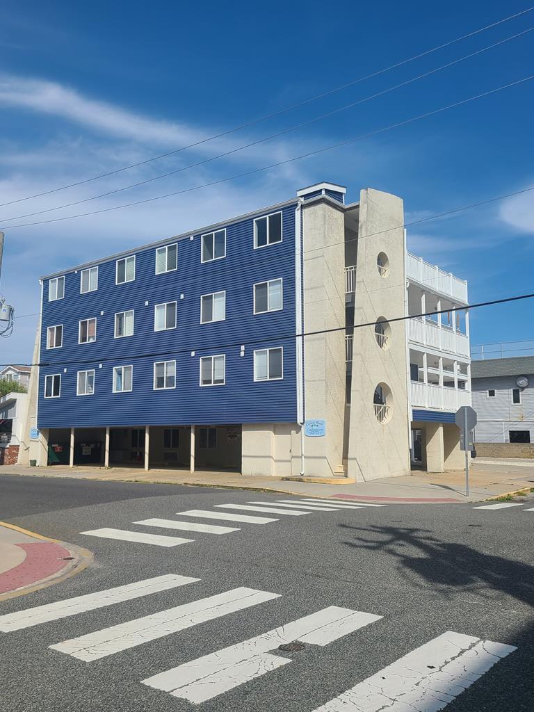 Long & Foster Vacation Rentals-17 42nd Street Unit 6-image-1