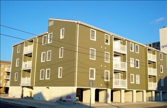 Long & Foster Vacation Rentals-33 36th Street 2A-image-1