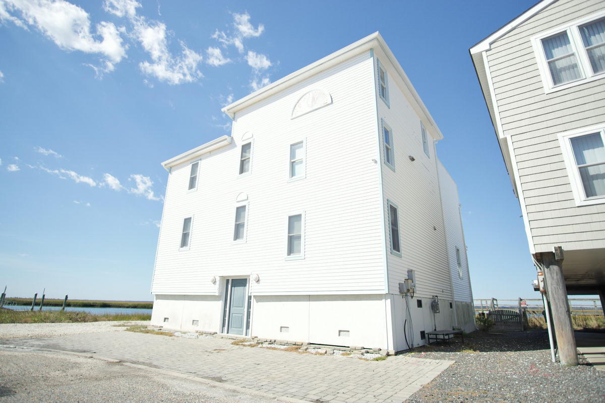 Long & Foster Vacation Rentals-5525 Kneass Street Single-image-1