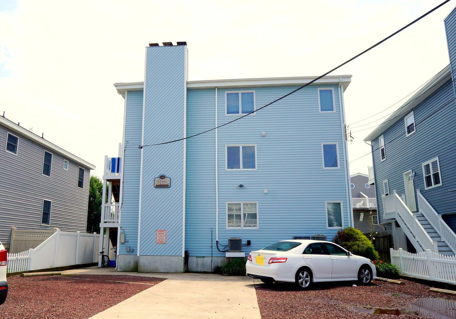 Long & Foster Vacation Rentals-114 37th Street Unit C-image-1