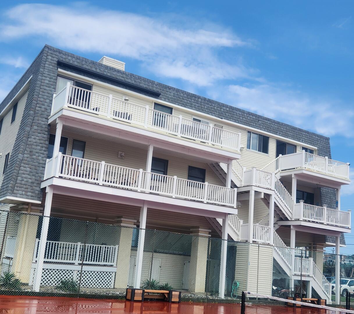 Long & Foster Vacation Rentals-34 34th Street 204-image-1