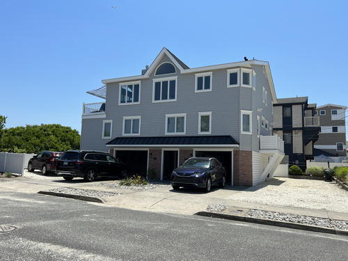 Long & Foster Vacation Rentals-8 59th Street South-image-1