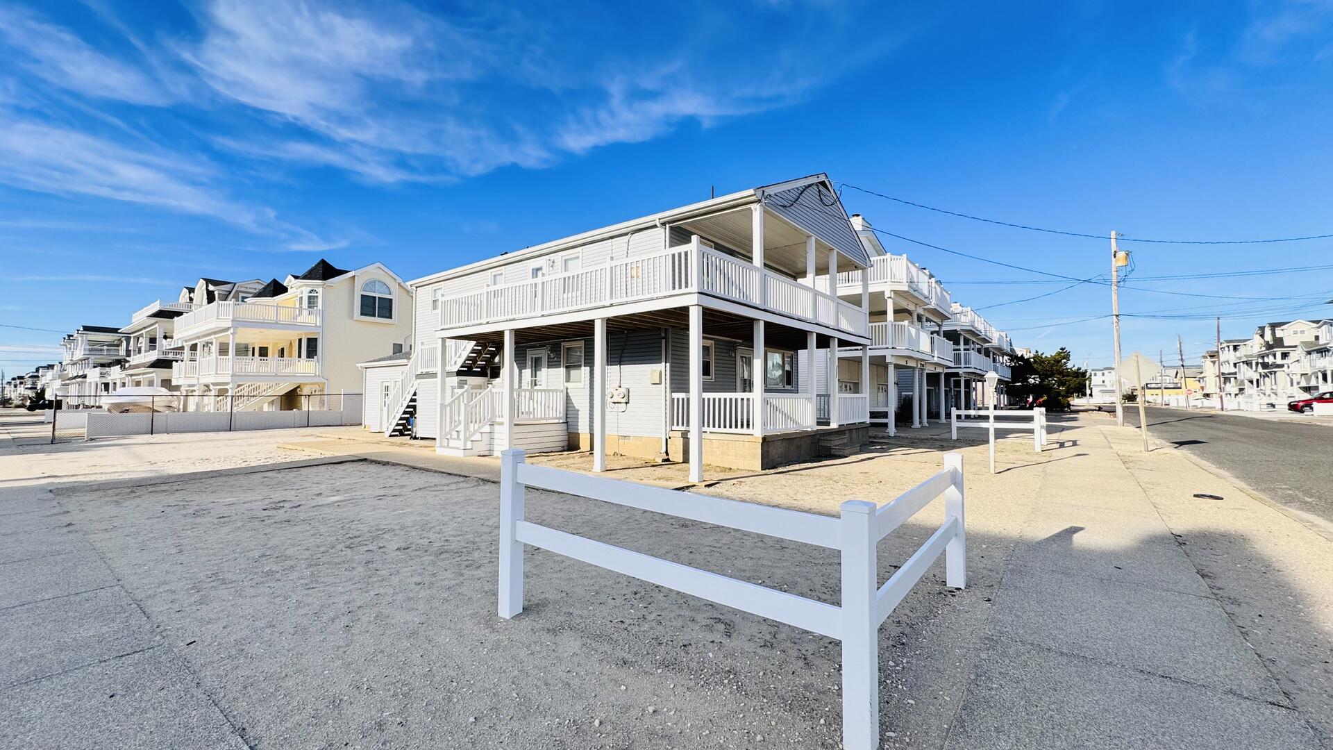 Long & Foster Vacation Rentals-7712 Pleasure Avenue 2nd floor-image-1