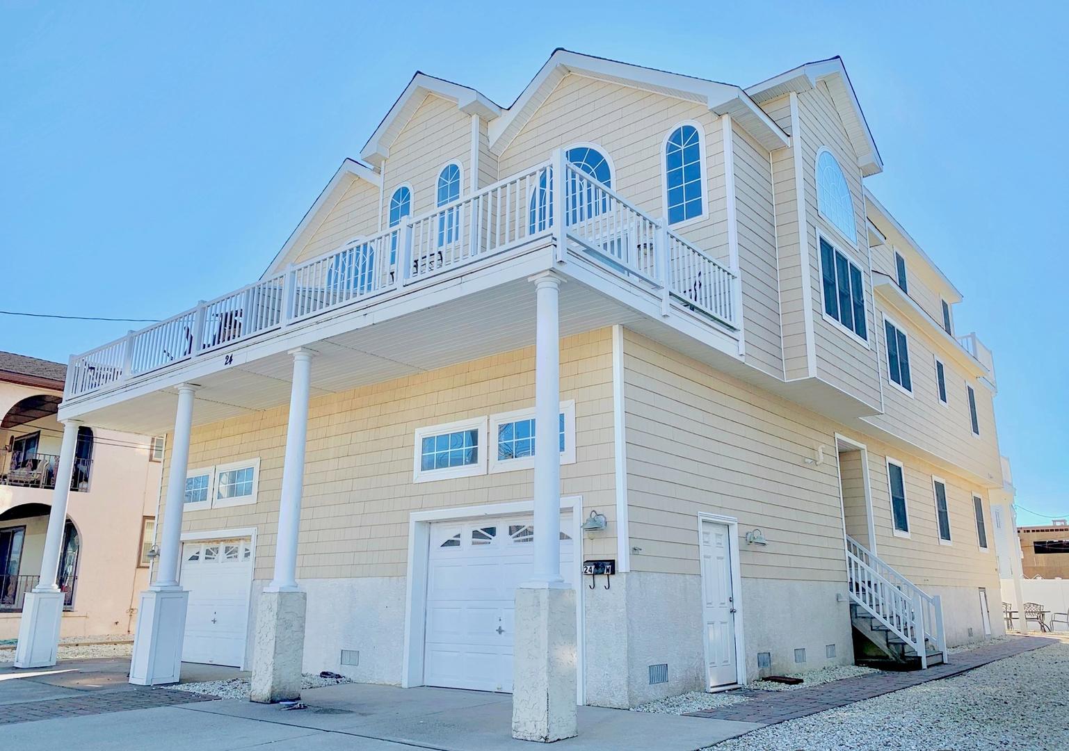 Long & Foster Vacation Rentals-24 63rd Street West-image-1