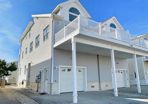 Long & Foster Vacation Rentals-214 76th Street East-image-1