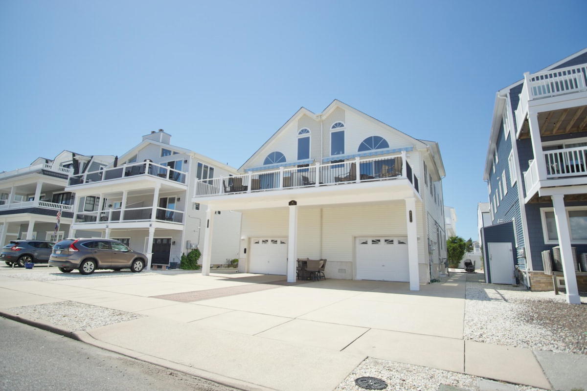 Long & Foster Vacation Rentals-40 82nd Street West-image-1