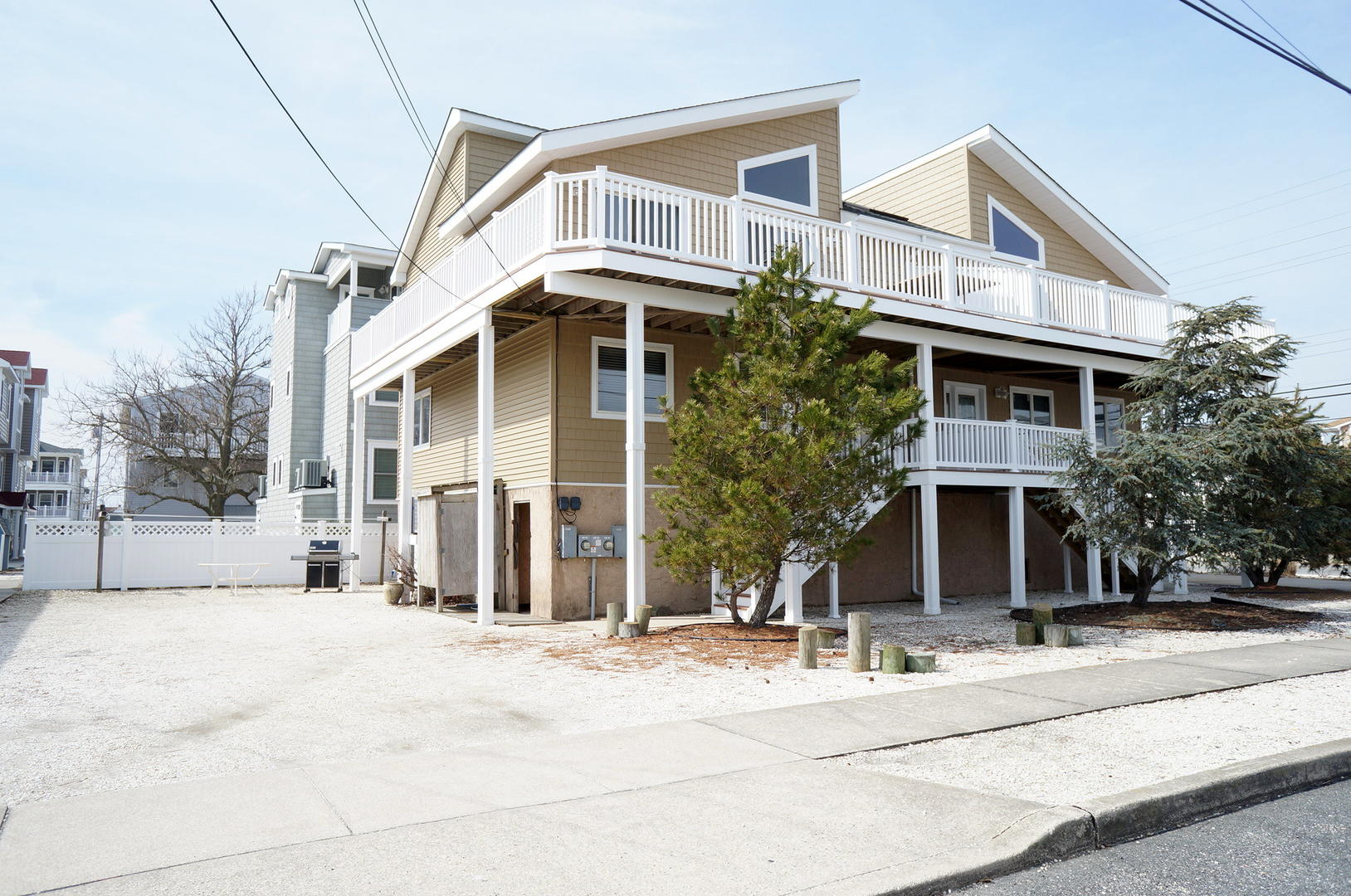 Long & Foster Vacation Rentals-7701 Landis Avenue East-image-1