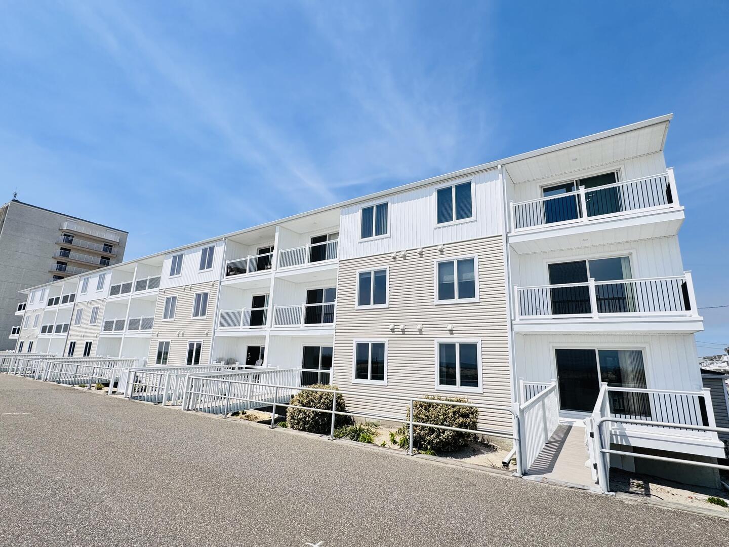 Long & Foster Vacation Rentals-3400 Promenade 2H-image-1