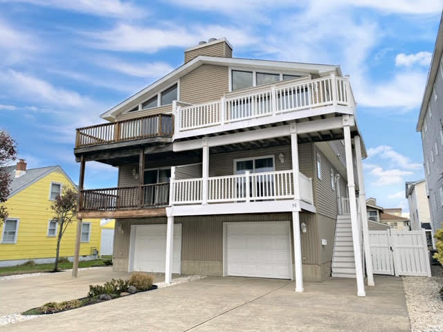 Long & Foster Vacation Rentals-5 69th Street East-image-1