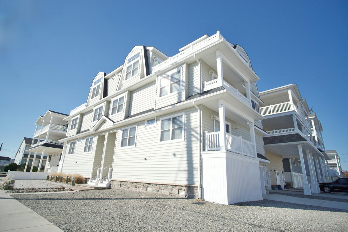 Long & Foster Vacation Rentals-4400 Central Avenue North-image-1