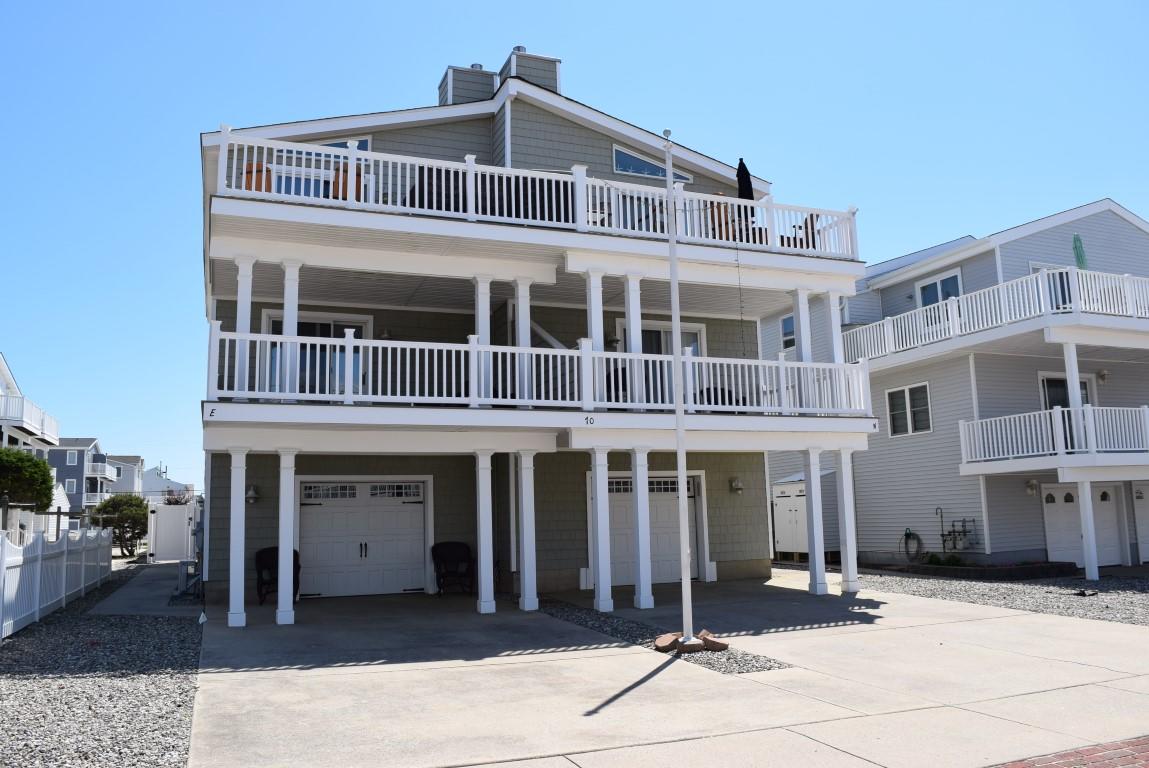 Long & Foster Vacation Rentals-10 77th Street East-image-1