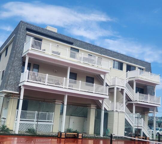Long & Foster Vacation Rentals-34 34th Street 101-image-1