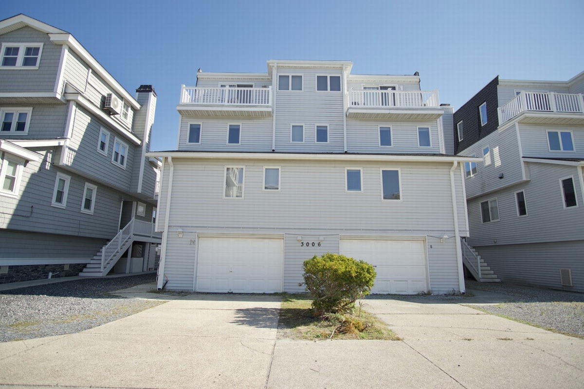 Long & Foster Vacation Rentals-3006 Marine Place South-image-1
