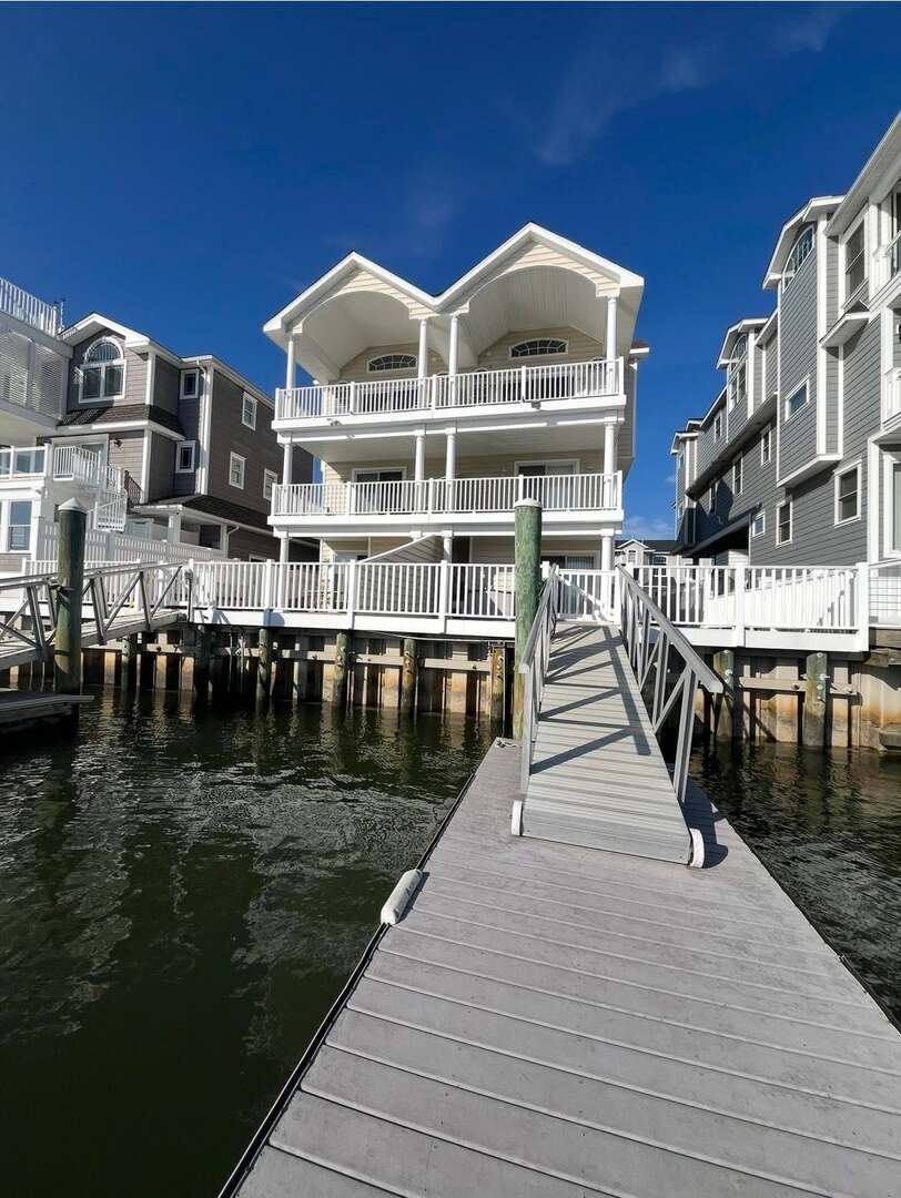 Long & Foster Vacation Rentals-380 47th Place East-image-1