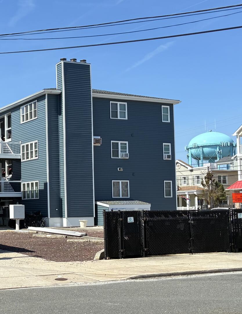Long & Foster Vacation Rentals-3701 Landis Avenue 1F 3rd floor-image-1
