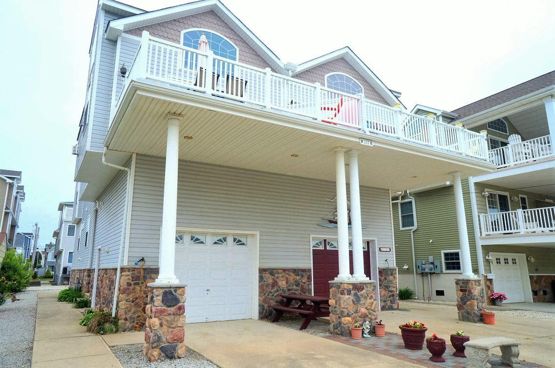 Long & Foster Vacation Rentals-121 49th Street West-image-1