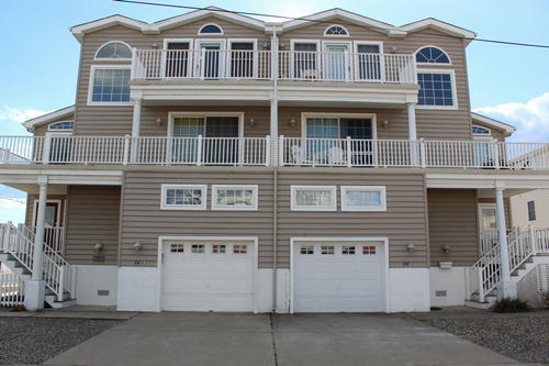 Long & Foster Vacation Rentals-104 67th Street East-image-1