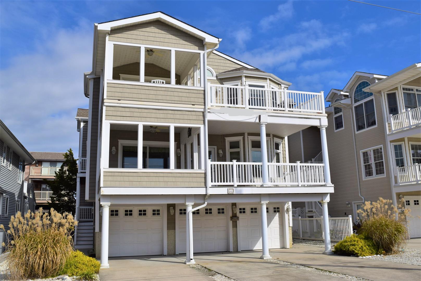 Long & Foster Vacation Rentals-35 80th Street 1st floor-image-1