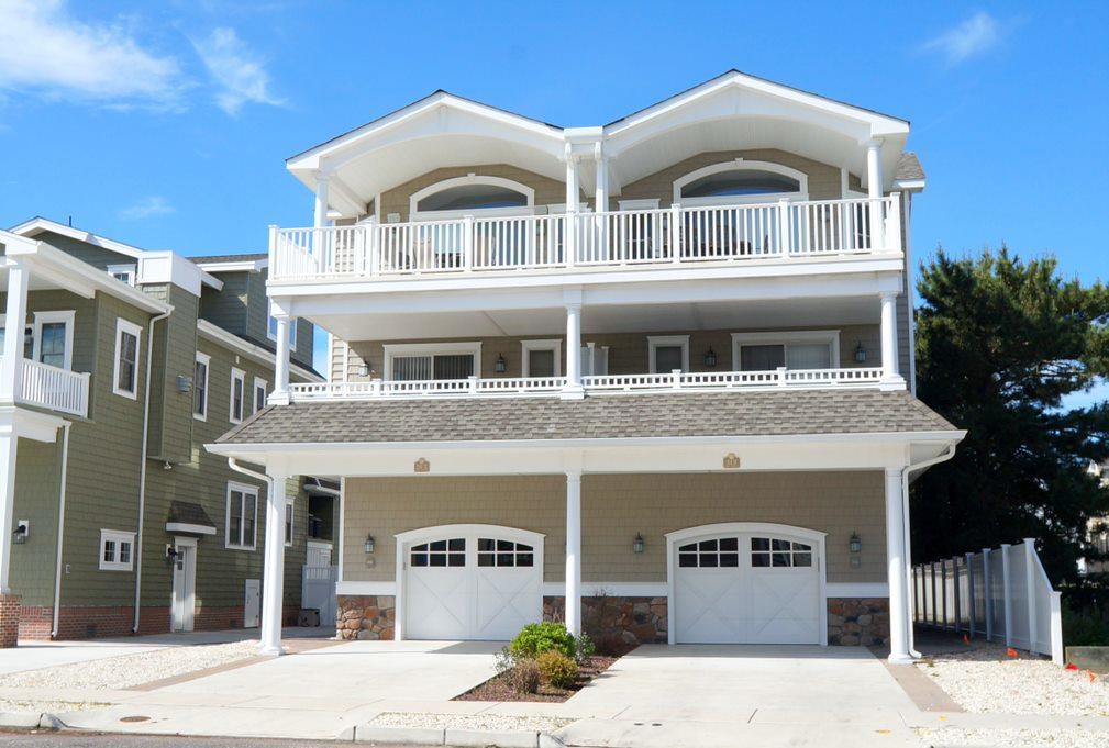 Long & Foster Vacation Rentals-214 55th Street West-image-1