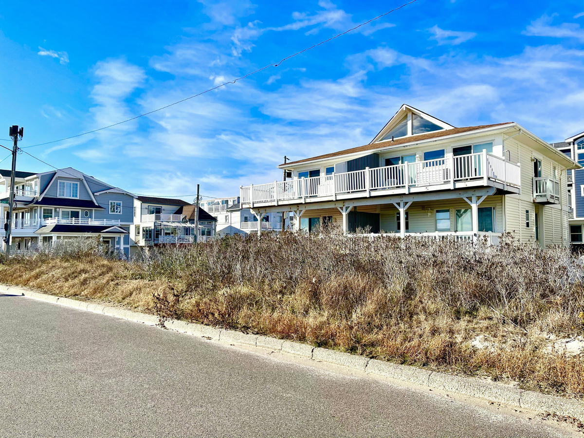 Long & Foster Vacation Rentals-5118 Marine Place North-image-1
