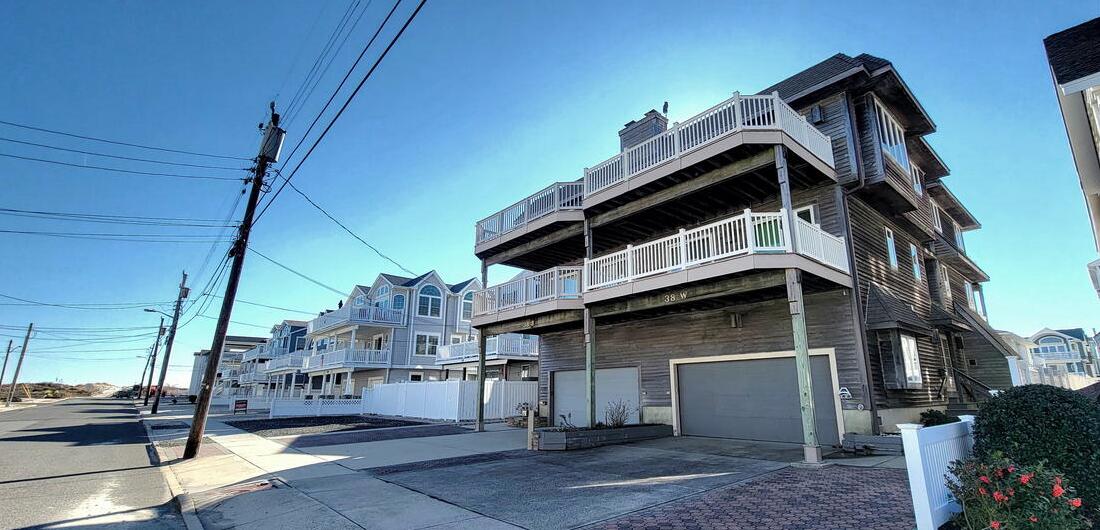 Long & Foster Vacation Rentals-38 79th Street West-image-1