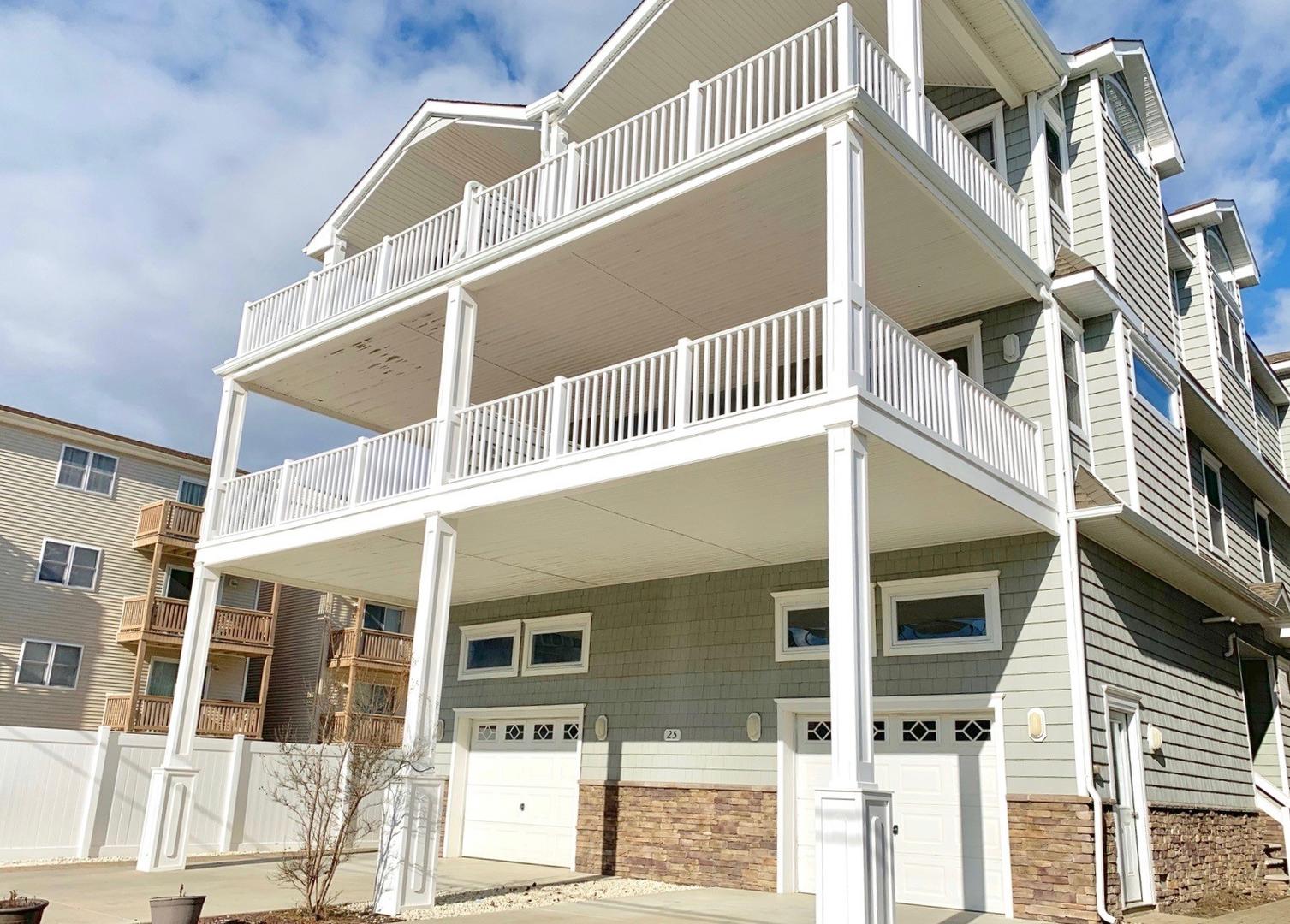 Long & Foster Vacation Rentals-25 46th Street East-image-1