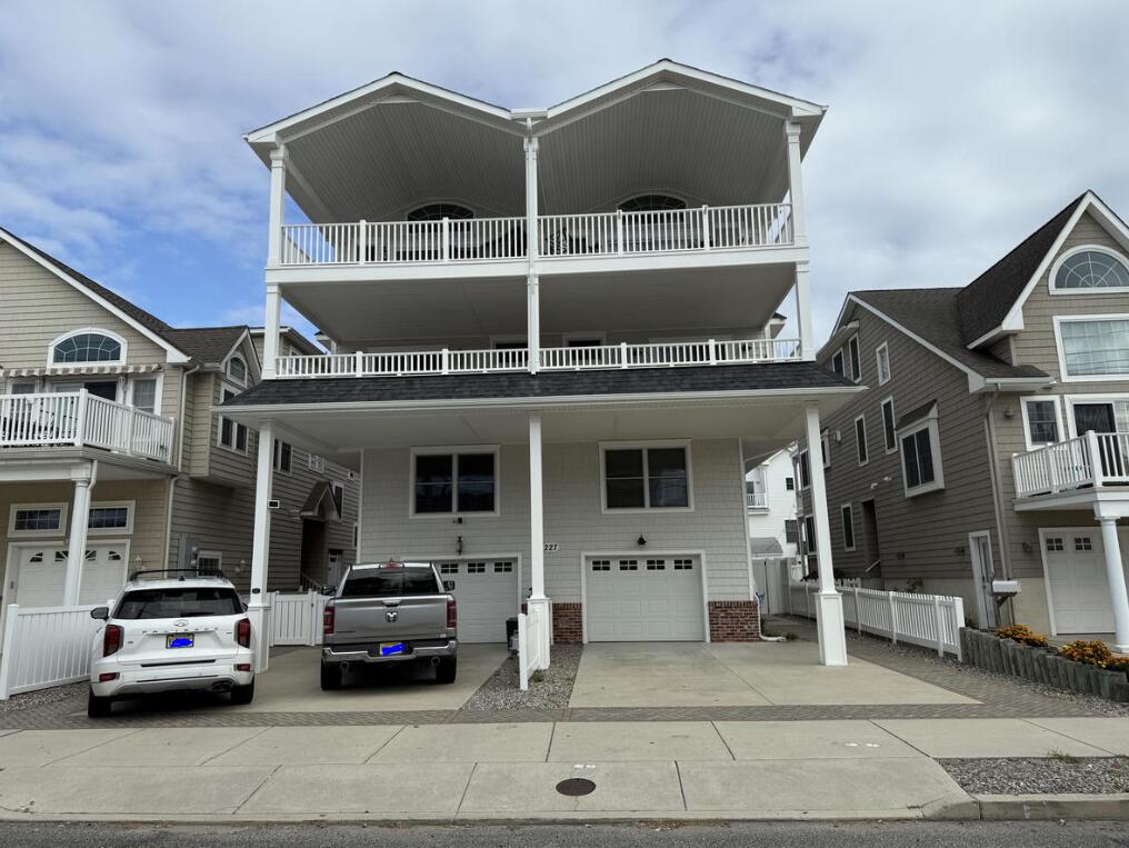 Long & Foster Vacation Rentals-227 44th Street East-image-1