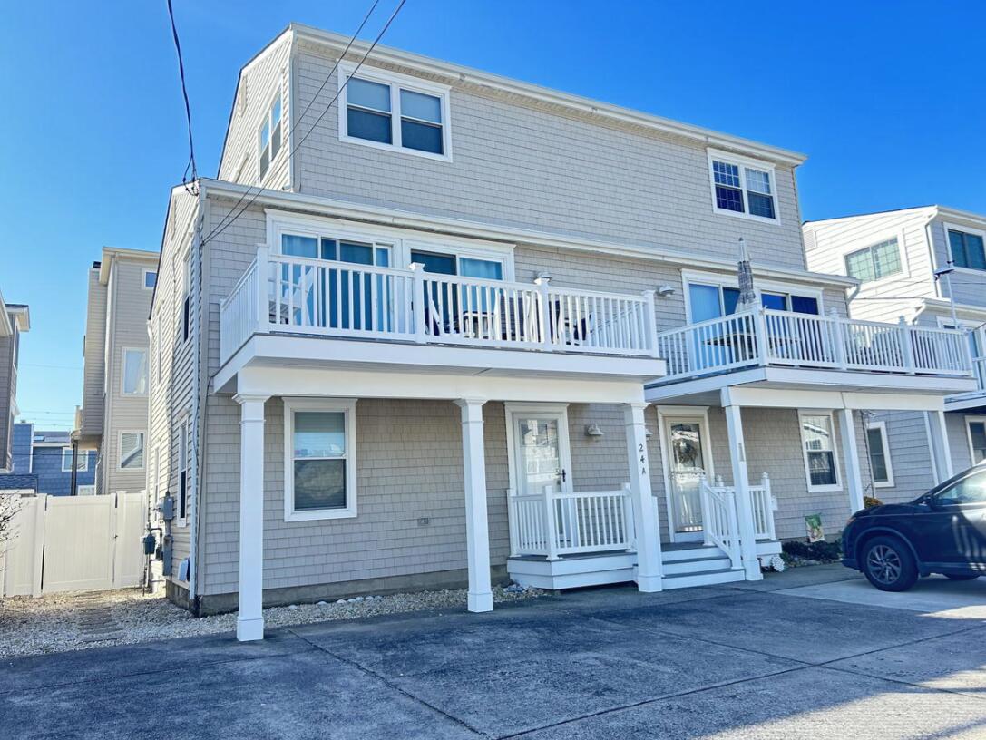 Long & Foster Vacation Rentals-24 84th Street East-image-1