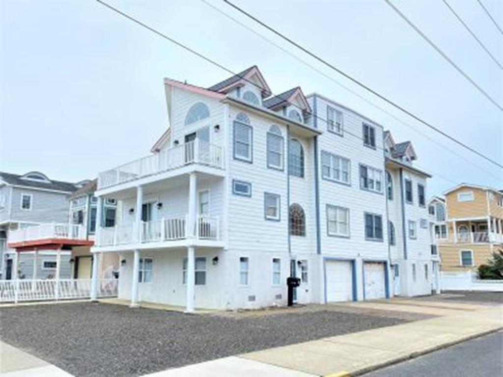 Long & Foster Vacation Rentals-18 52nd Street North-image-1