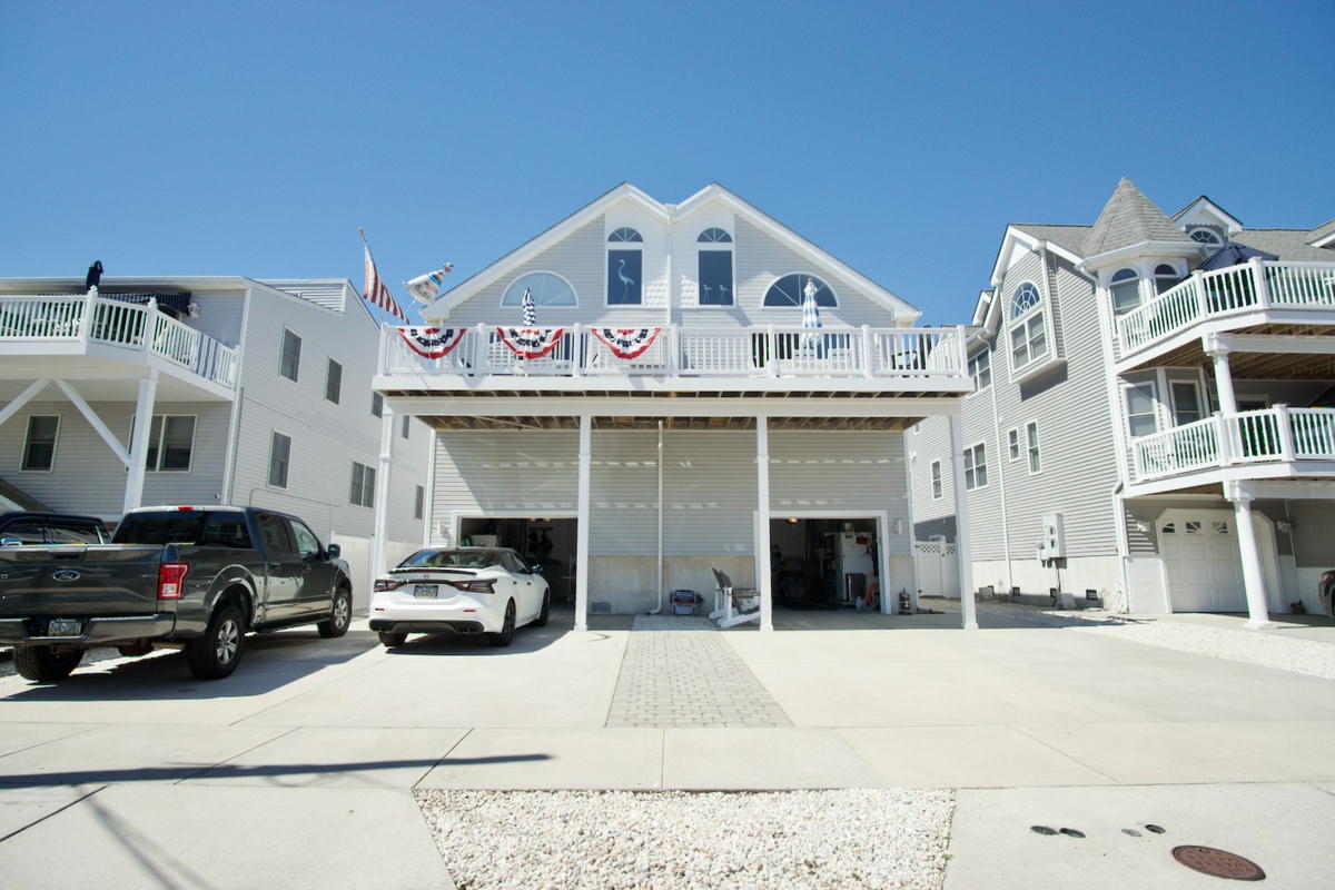 Long & Foster Vacation Rentals-122 51st Street West-image-1