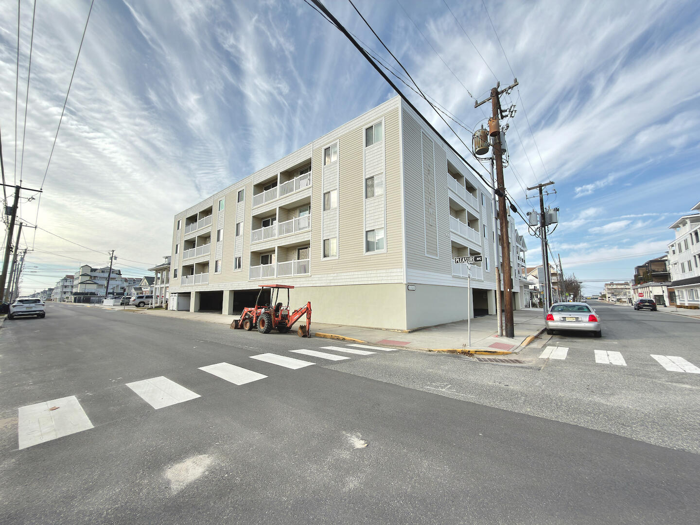 Long & Foster Vacation Rentals-26 42nd Street #307-image-1