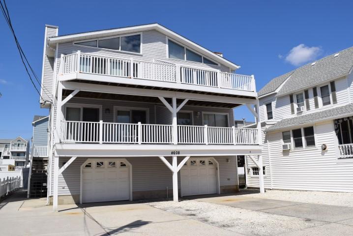 Long & Foster Vacation Rentals-4608 Pleasure Avenue South-image-1