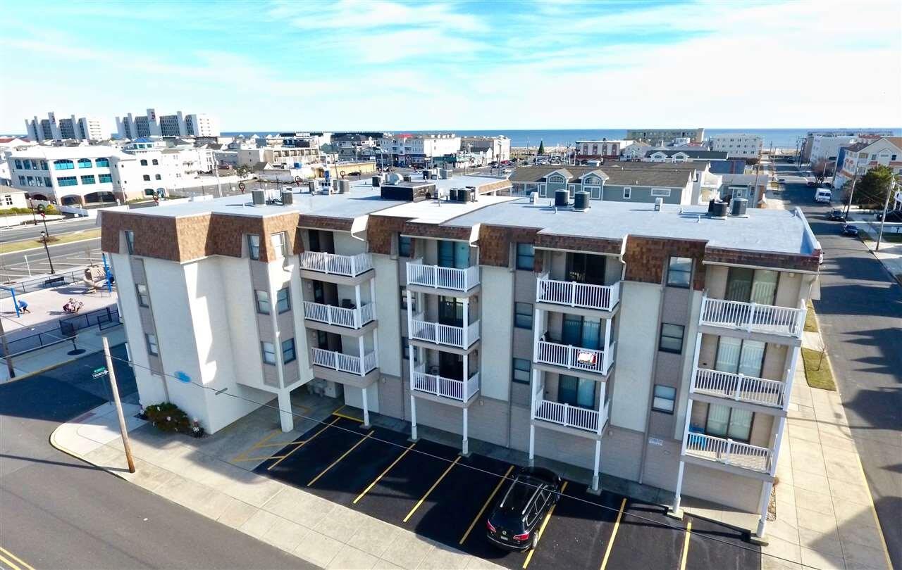 Long & Foster Vacation Rentals-147 42nd Street #204-image-1