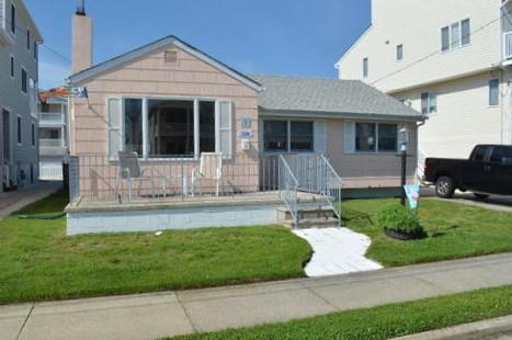 Long & Foster Vacation Rentals-114 71st Street Single-image-1